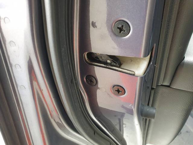 Cerradura de puerta delantera izquierda GS1D59310 Mazda