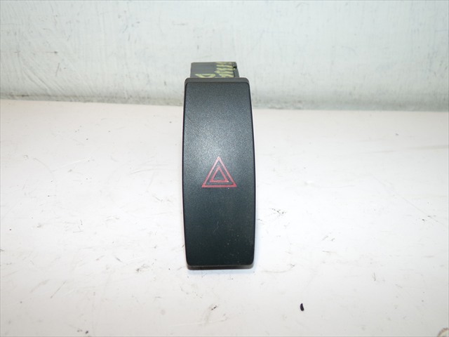 GS1D664H0A MAZDA Botón de emergencia  disponible Vigo