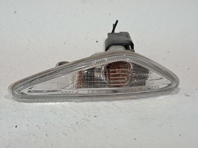 Luz intermitente guardabarros derecho GS1F51130D Mazda