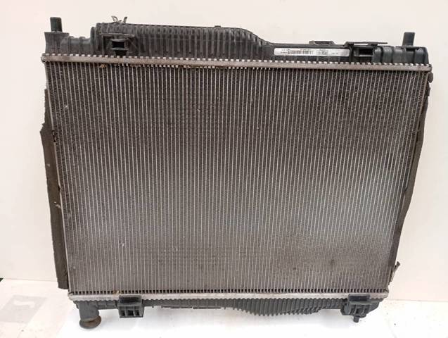 H1BG8005CD Radiador de refrigeración del motor  disponible Utrera