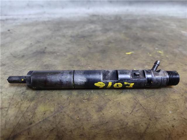 H8200421897 RENAULT Inyector de combustible  disponible Vigo
