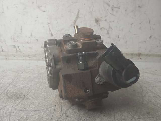 H8200690744 RENAULT Bomba de alta presión de combustible  disponible Alicante