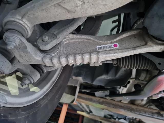 Brazo inferior derecho de la suspensión delantera HK833C254AD JAGUAR