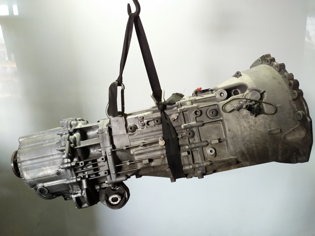 IAB500243 Land Rover