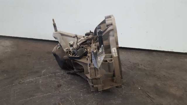 JH3103 NISSAN Caja de cambios manual completa  disponible Ourense