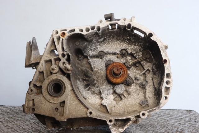 JH3143 RENAULT Caja de cambios manual completa  disponible Ourense