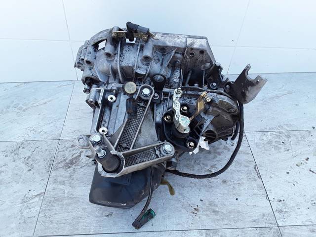 JH3143 RENAULT Caja de cambios manual completa  comprar en Jaén