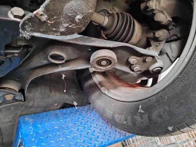 Brazo inferior izquierdo de la suspensión delantera JX613A424AEB FORD