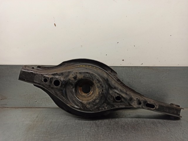 Brazo suspension (control) trasero inferior derecho  KD3528300 MAZDA