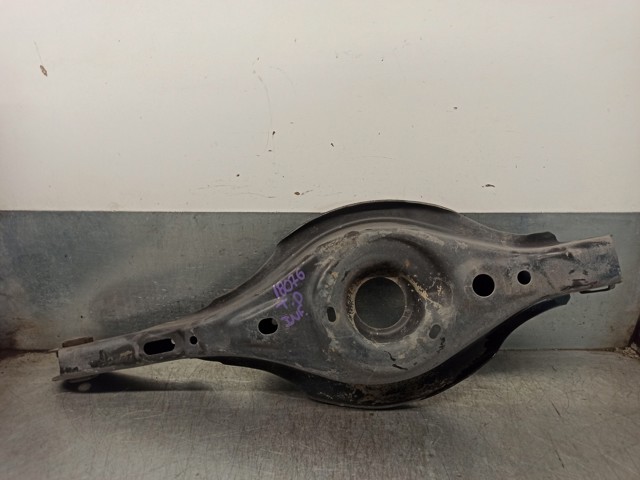 Brazo suspension (control) trasero inferior derecho  KD3528300 MAZDA
