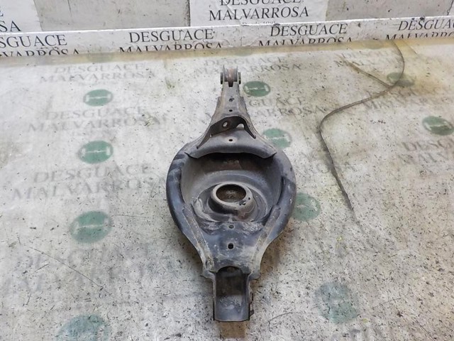 Brazo suspension (control) trasero inferior derecho  KD3528300 MAZDA