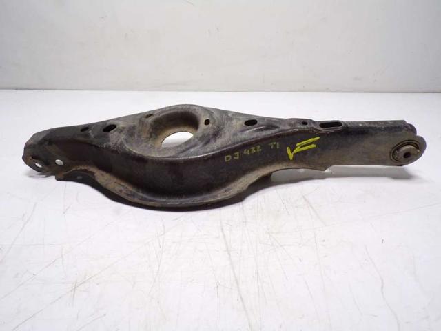 KD3528300 Brazo inferior derecho de la suspensión trasera  disponible Burgos