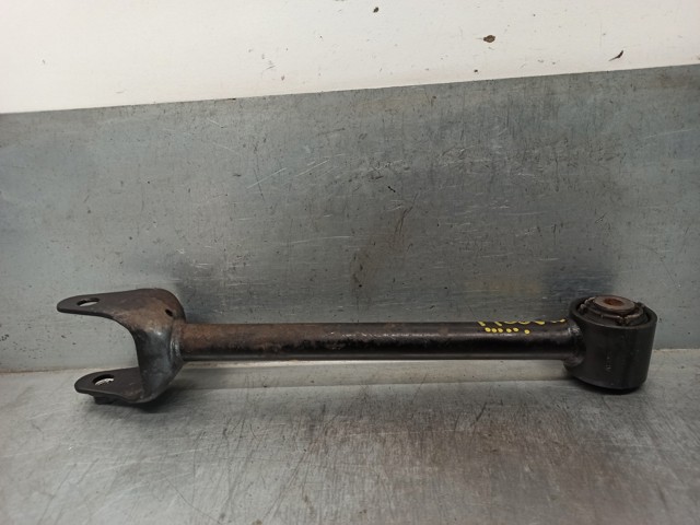 KD3528500 Brazo transversal de suspensión trasera  en stock Sabadell