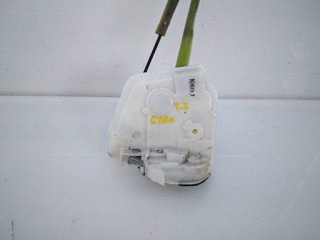 Cerradura de puerta trasera izquierda KD5373310 Mazda