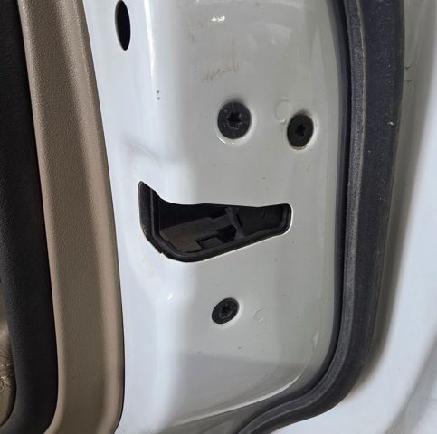LR011302 LAND ROVER Cerradura de la puerta trasera derecha  disponible Vigo