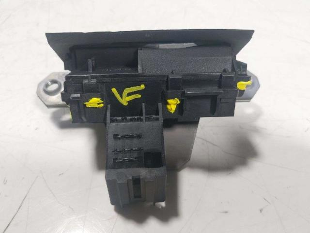 LR014184 Cerradura de maletero  en stock Sabadell
