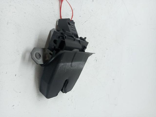 LR014184 Cerradura de tapa de maletero  disponible Utrera