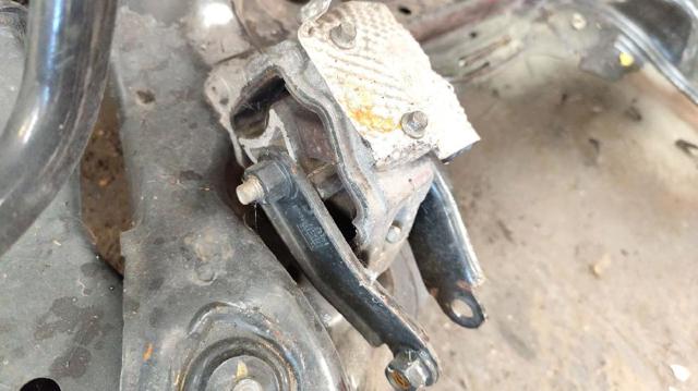 Soporte inferior del motor LR039527 LAND ROVER