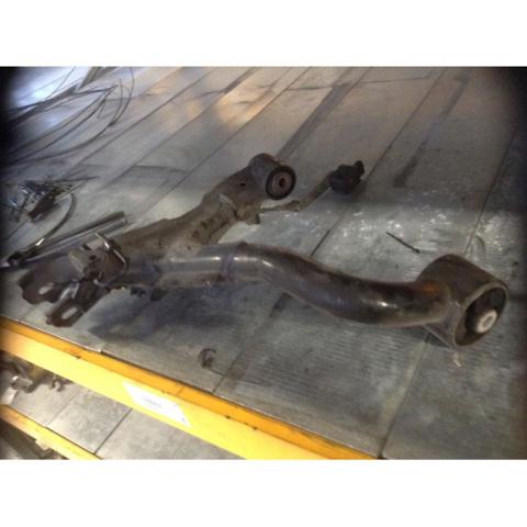 LR063718 LAND ROVER Brazo superior izquierdo de la suspensión trasera  en stock Huelva