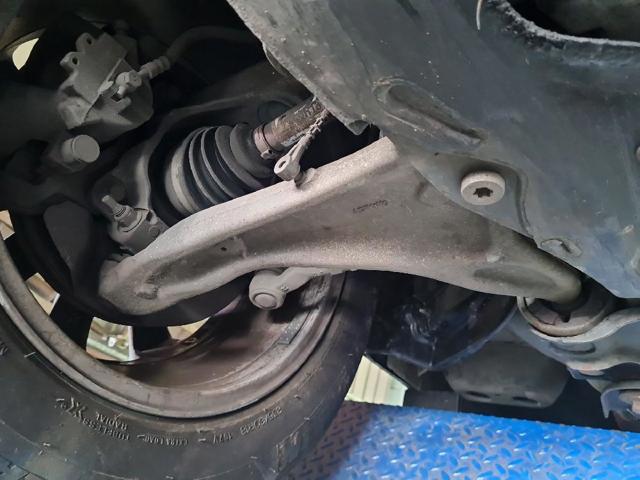 LAND ROVER LR078656 Brazo inferior derecho de la suspensión delantera  en stock Terrassa