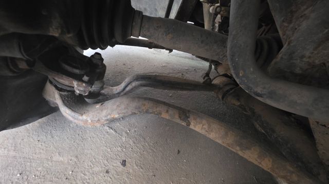 Brazo inferior izquierdo de la suspensión delantera LR078657 LAND ROVER