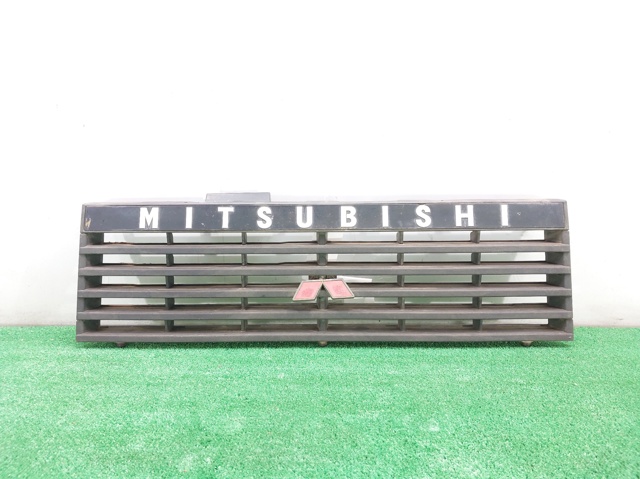 Rejilla de radiador Mitsubishi Pajero I (L04G, L14G)
