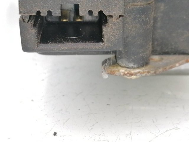 MB669132 Cerradura de puerta delantera derecha  disponible Utrera