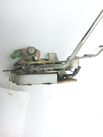MITSUBISHI MB669132 Cerradura de puerta delantera derecha  en stock Terrassa