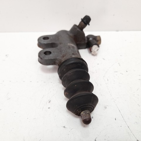 Bomba auxiliar de embrague MD770676 MITSUBISHI