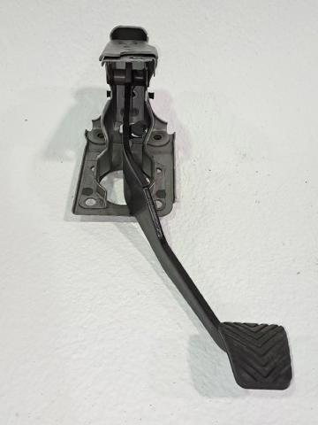 Pedal de embrague Mitsubishi Outlander II (CWW)
