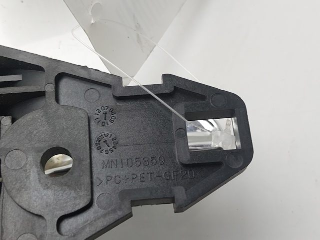 MN105359 MITSUBISHI Manija interior izquierda delantera/trasera de puerta  comprar en Lleida