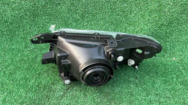 Faro delantero derecho Mitsubishi Pajero III (V70)