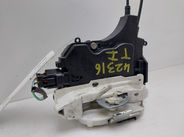 MN145875 MITSUBISHI Cerradura de puerta trasera izquierda  en stock Huelva