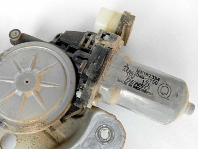 MITSUBISHI MN182354 Motor del elevalunas de la puerta delantera derecha  en stock Terrassa