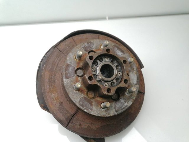 Muñón del eje, soporte de rueda, delantero derecho MR112988 MITSUBISHI