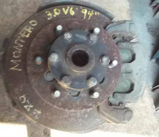 Muñón del eje, soporte de rueda, delantero derecho MR112988 MITSUBISHI