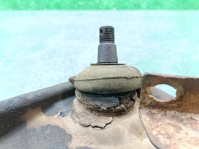 MR296093 Brazo superior izquierdo de la suspensión delantera  comprar en Pontevedra