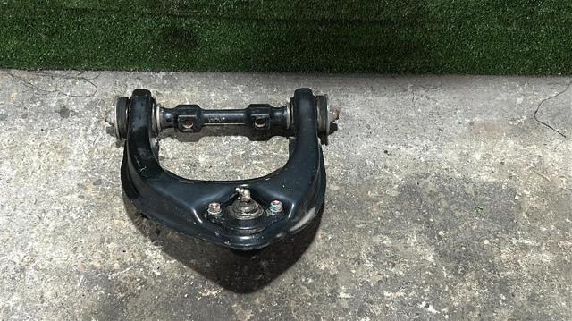 MR296093 MITSUBISHI Brazo superior izquierdo de la suspensión delantera  disponible Ourense