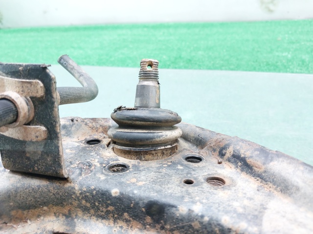 MR296094 MITSUBISHI Brazo superior derecho de la suspensión delantera  comprar en Jaén