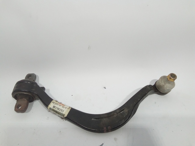 Brazo inferior izquierdo de la suspensión delantera MR296293 MITSUBISHI