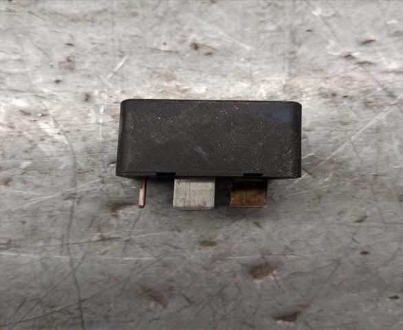 Relé de ventilador de aire acondicionado MR301971 MITSUBISHI