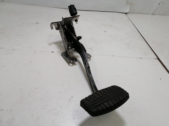 Revestimiento de pedal, pedal de freno MR334969 Mitsubishi