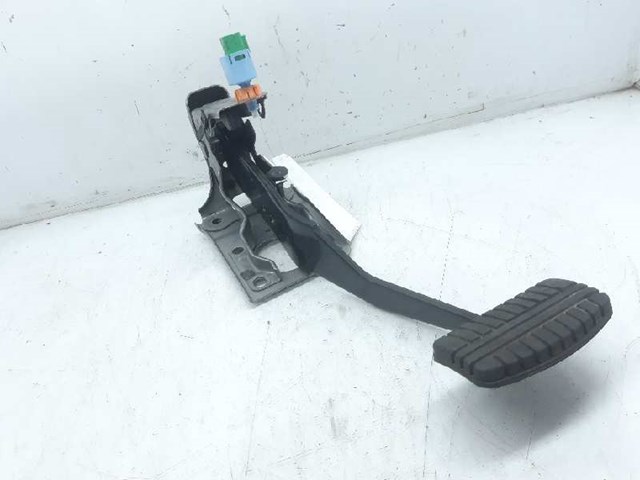 Revestimiento de pedal, pedal de freno MR334969 Mitsubishi