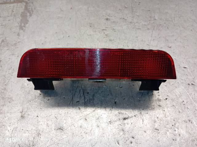MR490839 MITSUBISHI Tercera luz de freno  en stock Huelva