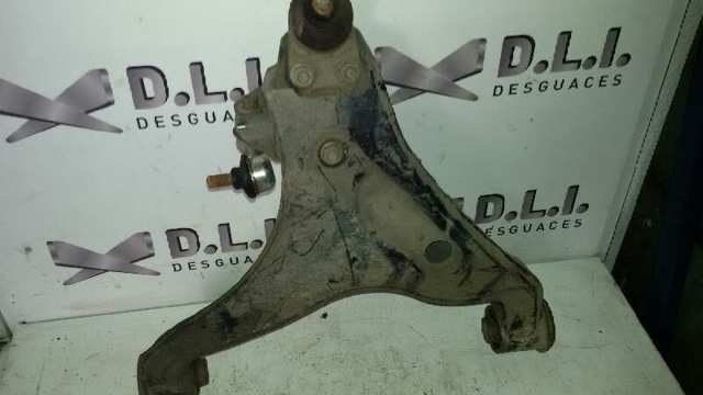 Brazo inferior izquierdo de la suspensión delantera MR496795 MITSUBISHI