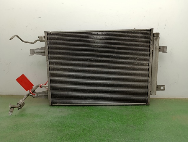 MR568975 MITSUBISHI Condensador de aire acondicionado  disponible Ourense