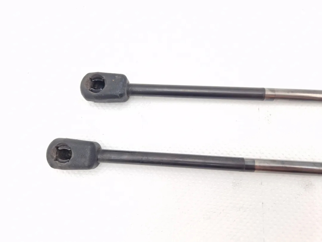 MR959247 MITSUBISHI Amortiguador maletero  en stock Huelva
