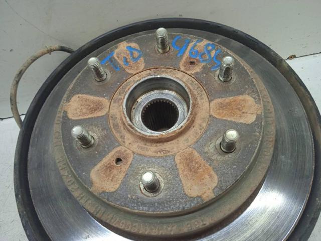 Muñón de eje, cuerpo del eje, trasero izquierdo  MR992532 MITSUBISHI