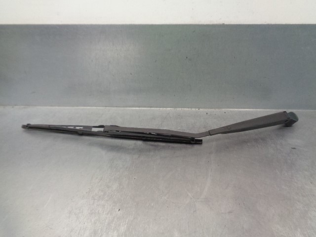 Limpiaparabrisas trasero MZ690104 MITSUBISHI