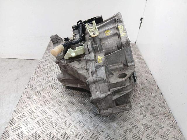 ND4001 RENAULT Caja de cambios  en stock Huelva